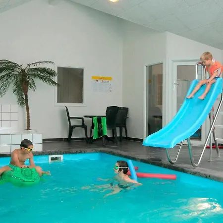 Dom wakacyjny Nine-bedroom Holiday In 2 *