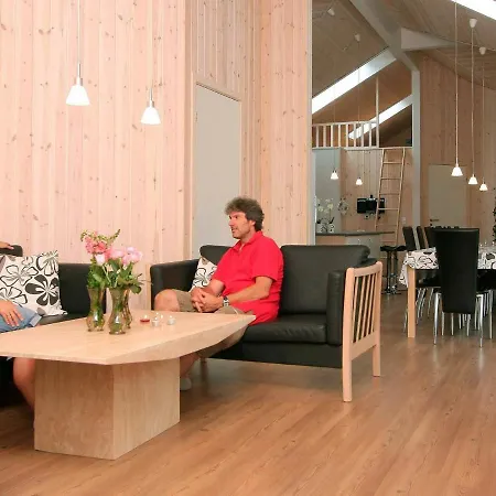 Nine-bedroom Holiday In 2 * Blåvand