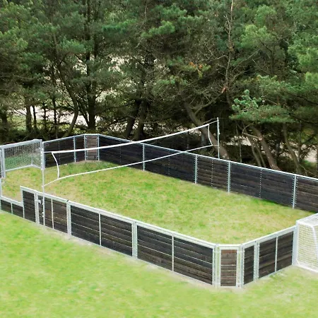 Nine-bedroom Holiday In 2 * Blåvand