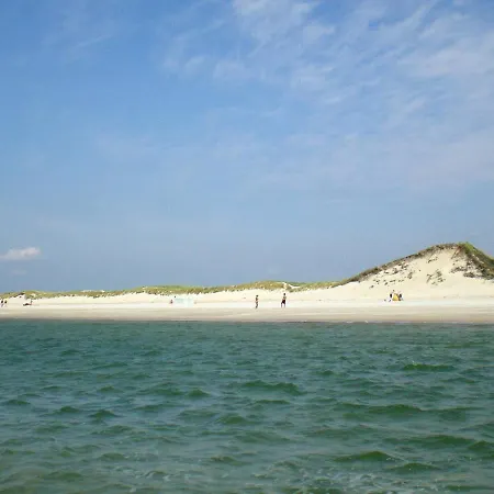 Nine-bedroom Holiday In 2 *
